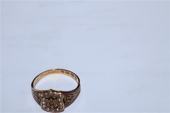 An early 19th century 18ct gold, black enamel and seed pearl set mourning ring,